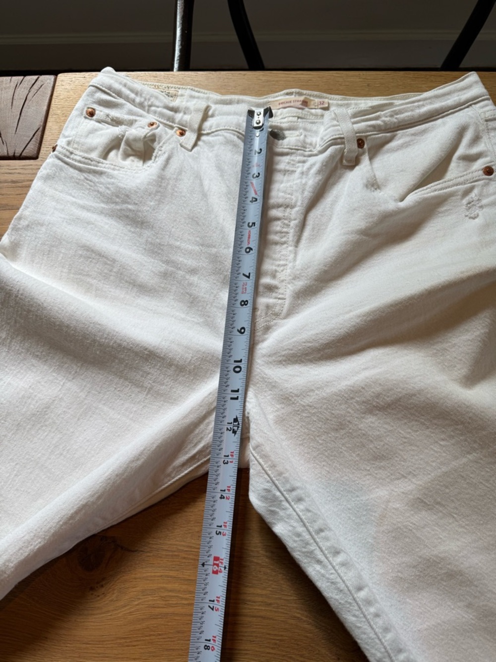 Cream Levi's Premium Ribcage Straight Jeans - Size 32